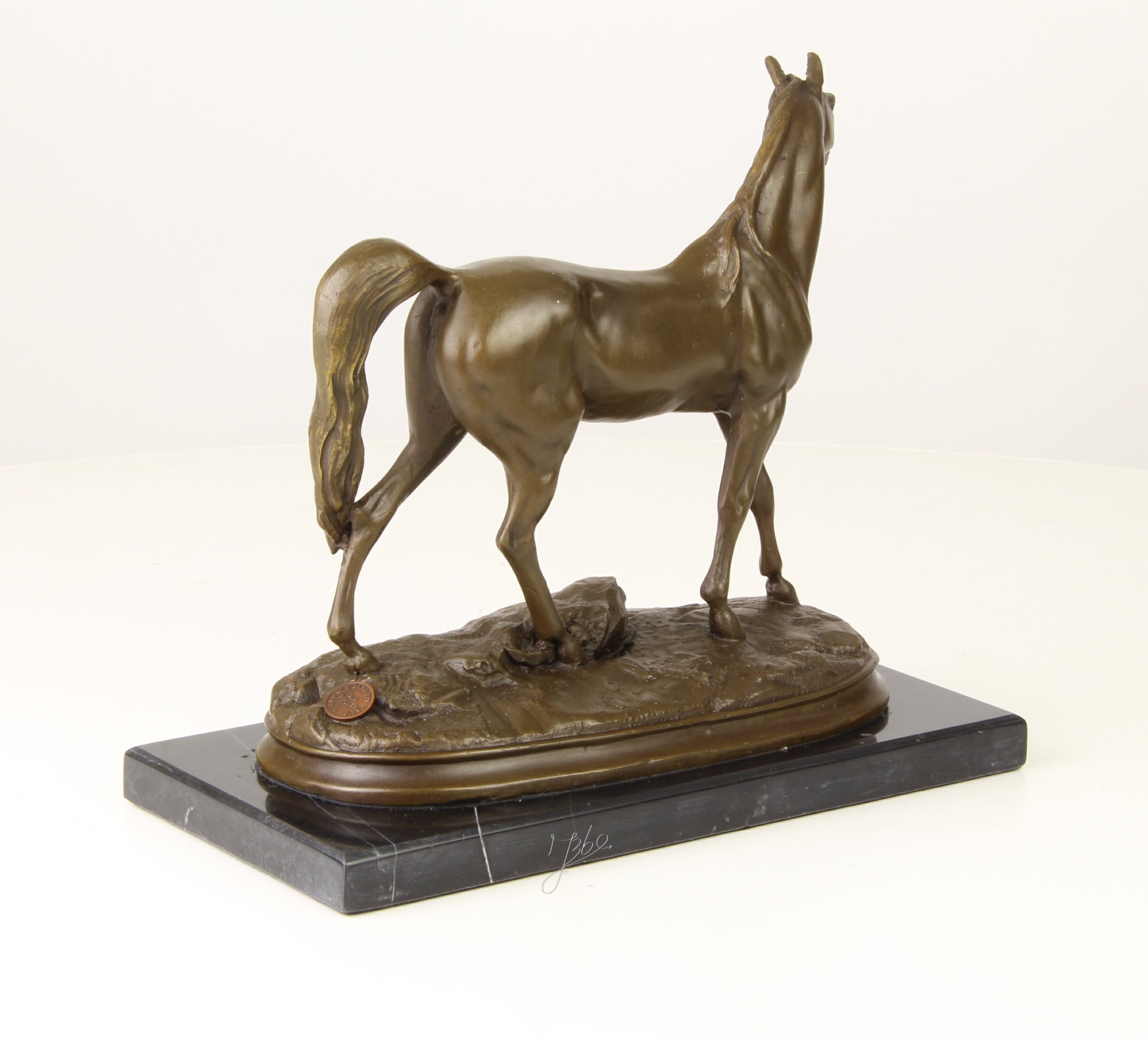 Bronzen Arabisch paard op marmer sokkel