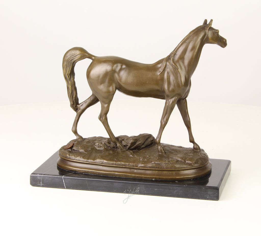 Bronzen Arabisch paard op marmer sokkel