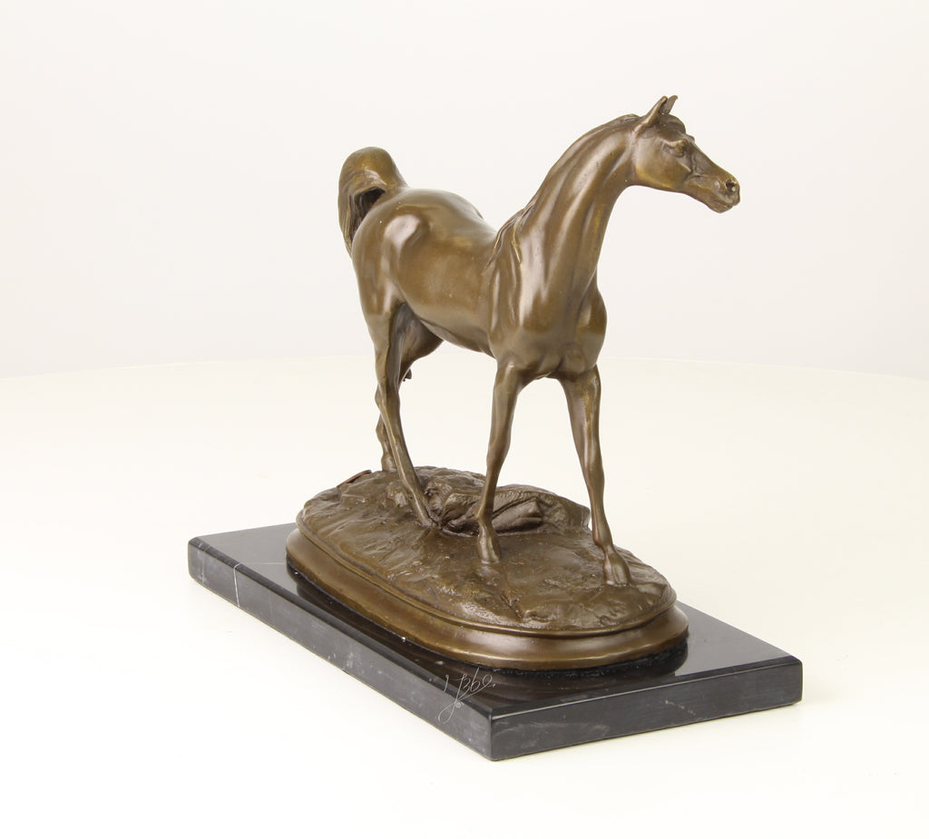 Bronzen Arabisch paard op marmer sokkel