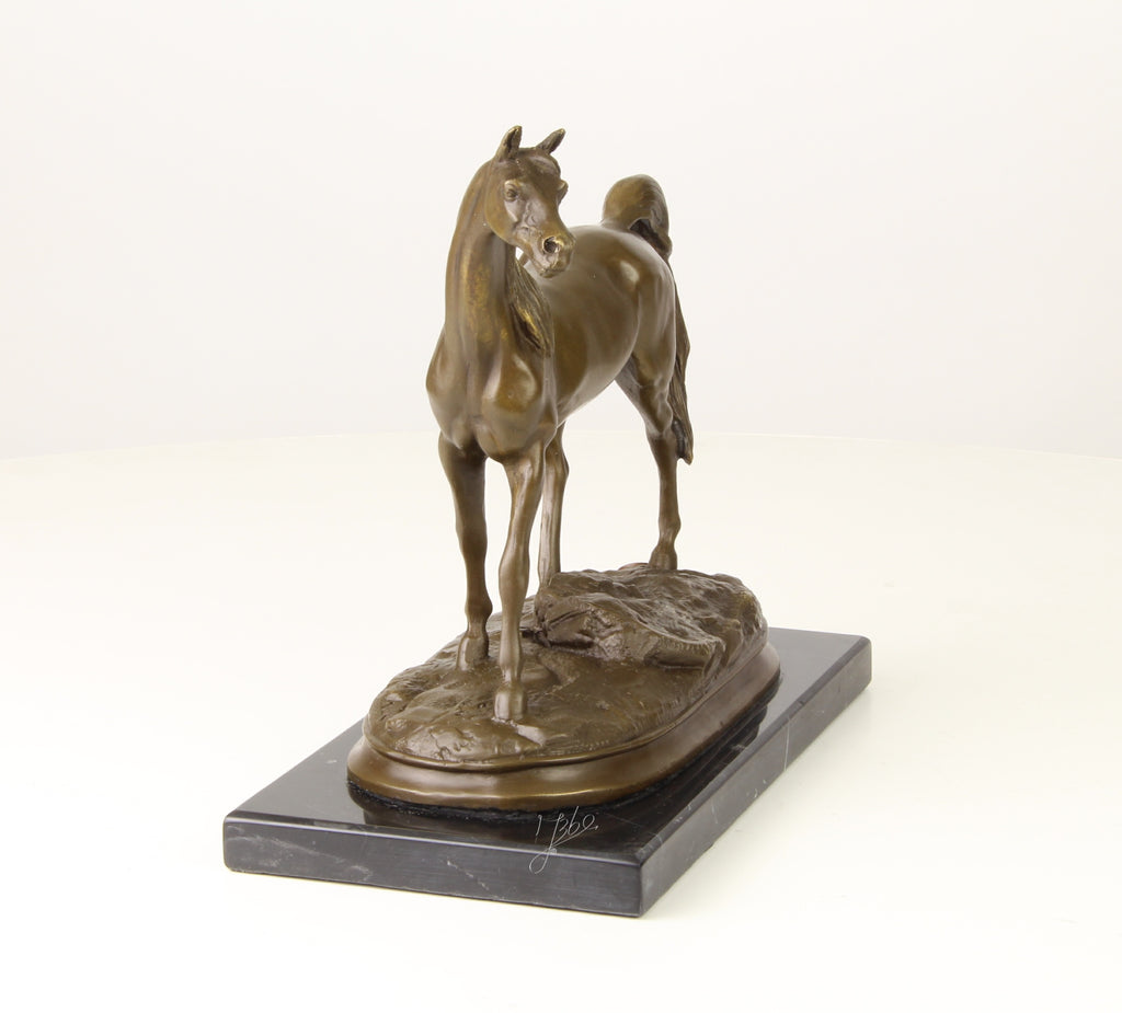 Bronzen Arabisch paard op marmer sokkel