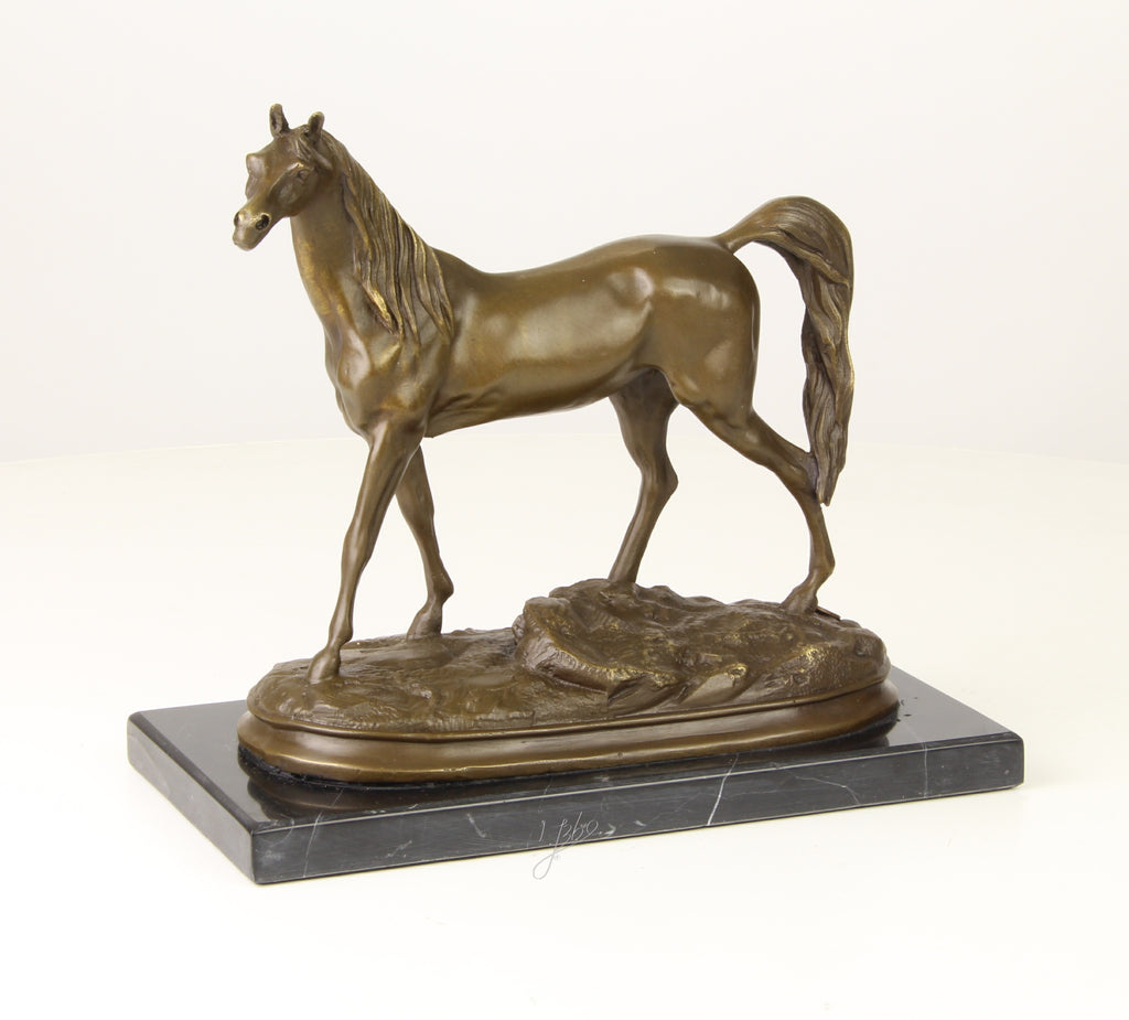Bronzen Arabisch paard op marmer sokkel