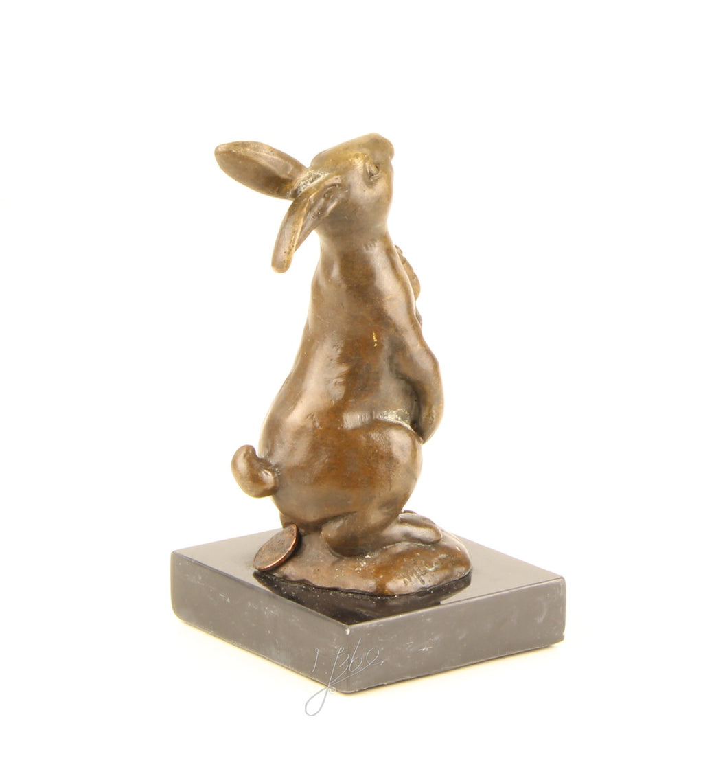 Bronzen paashaas op marmer sokkel