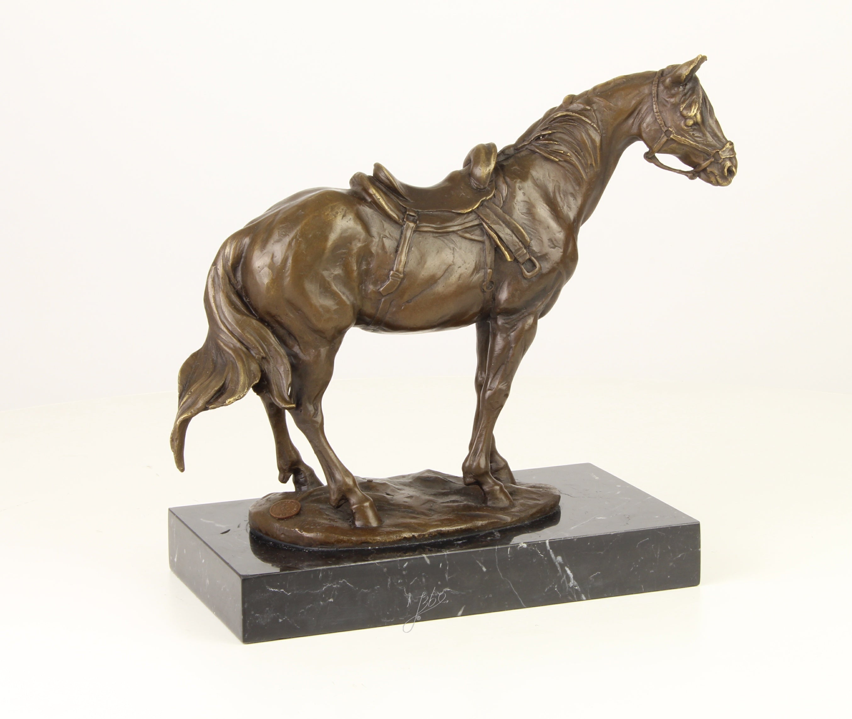 Horse with saddle – Bronze statue – 24.5 cm