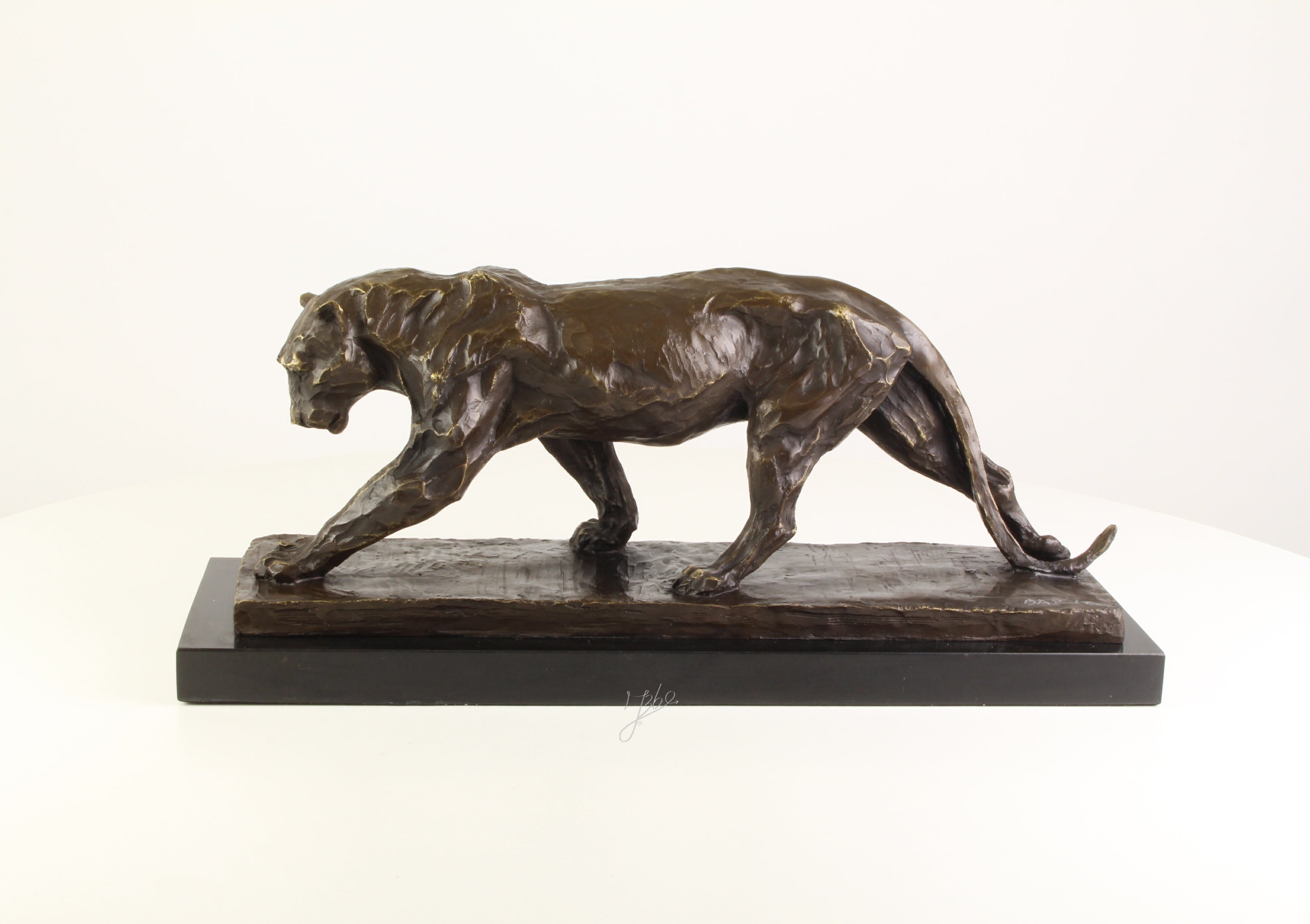 Bronzener Panther – Marmorsockel