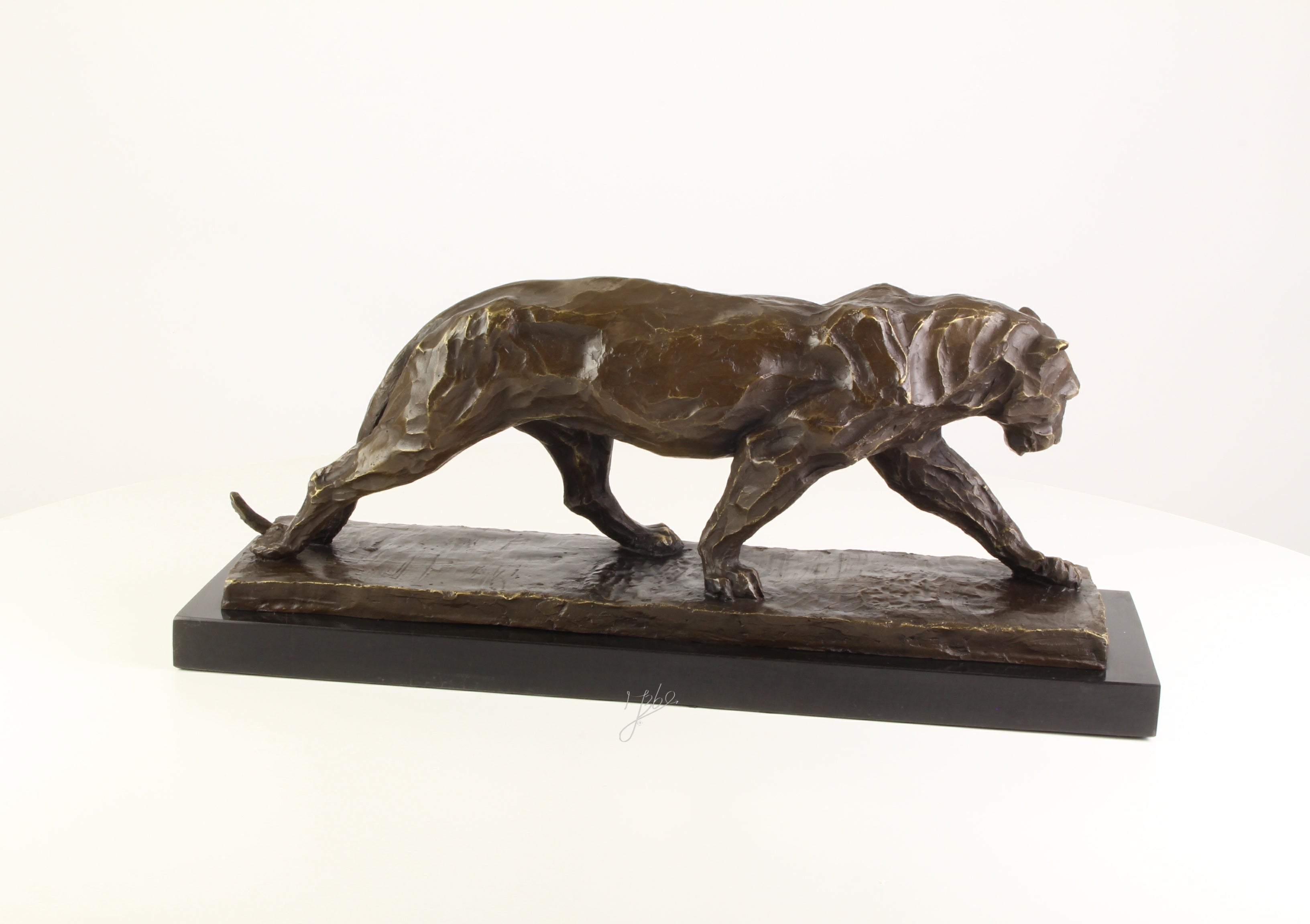 Bronzener Panther – Marmorsockel