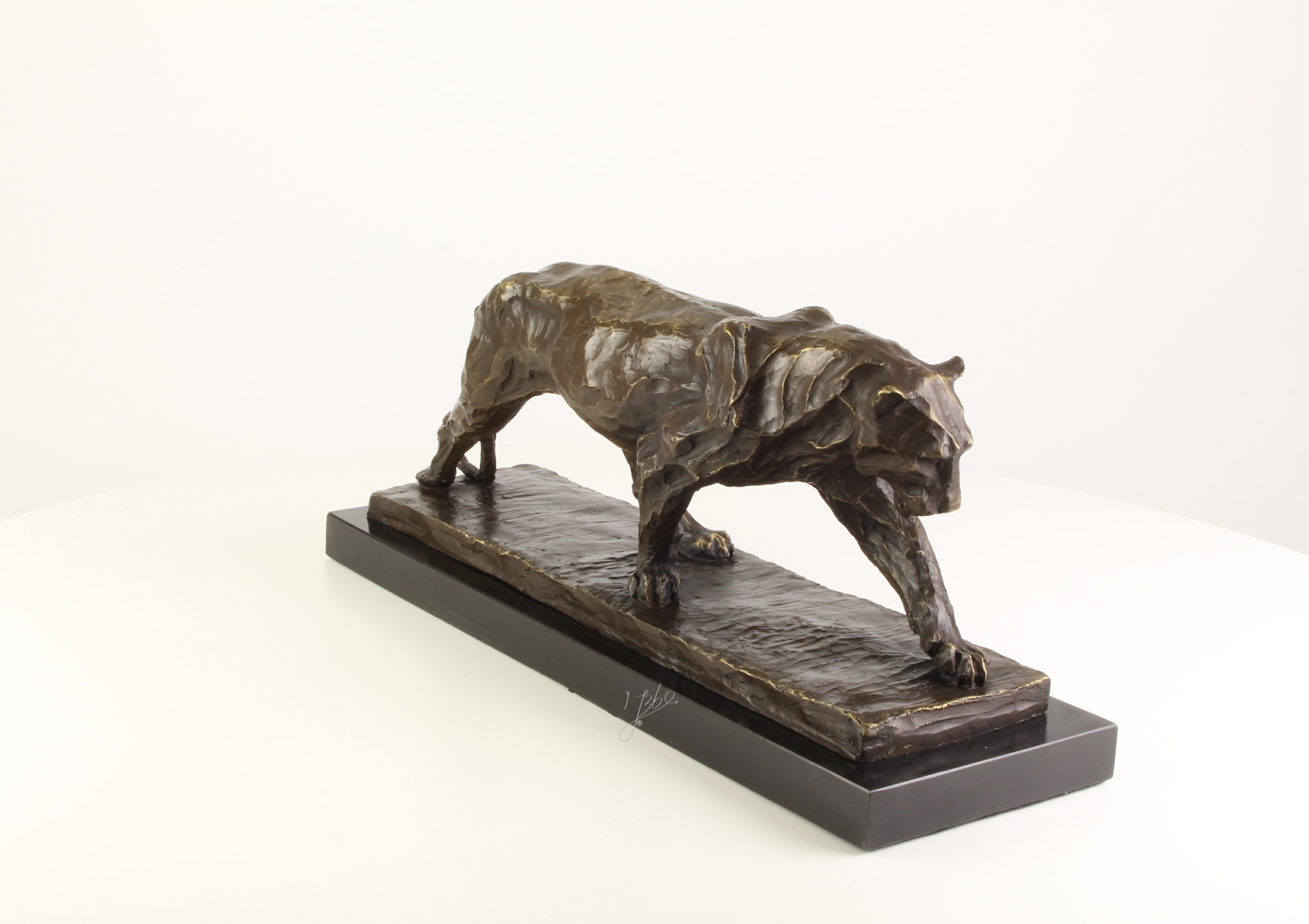 Bronzener Panther – Marmorsockel