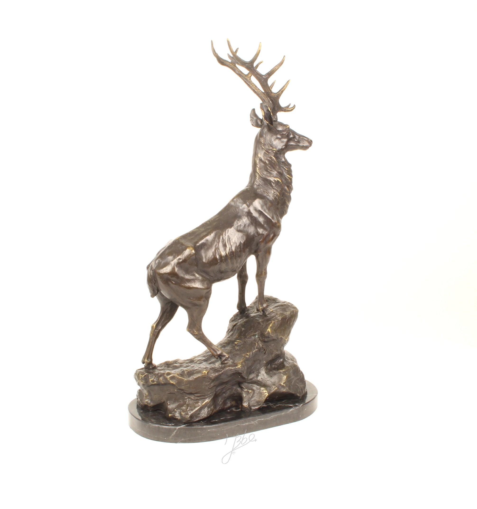 Bronzen sculptuur van een hert op rots – 68,5 cm hoog