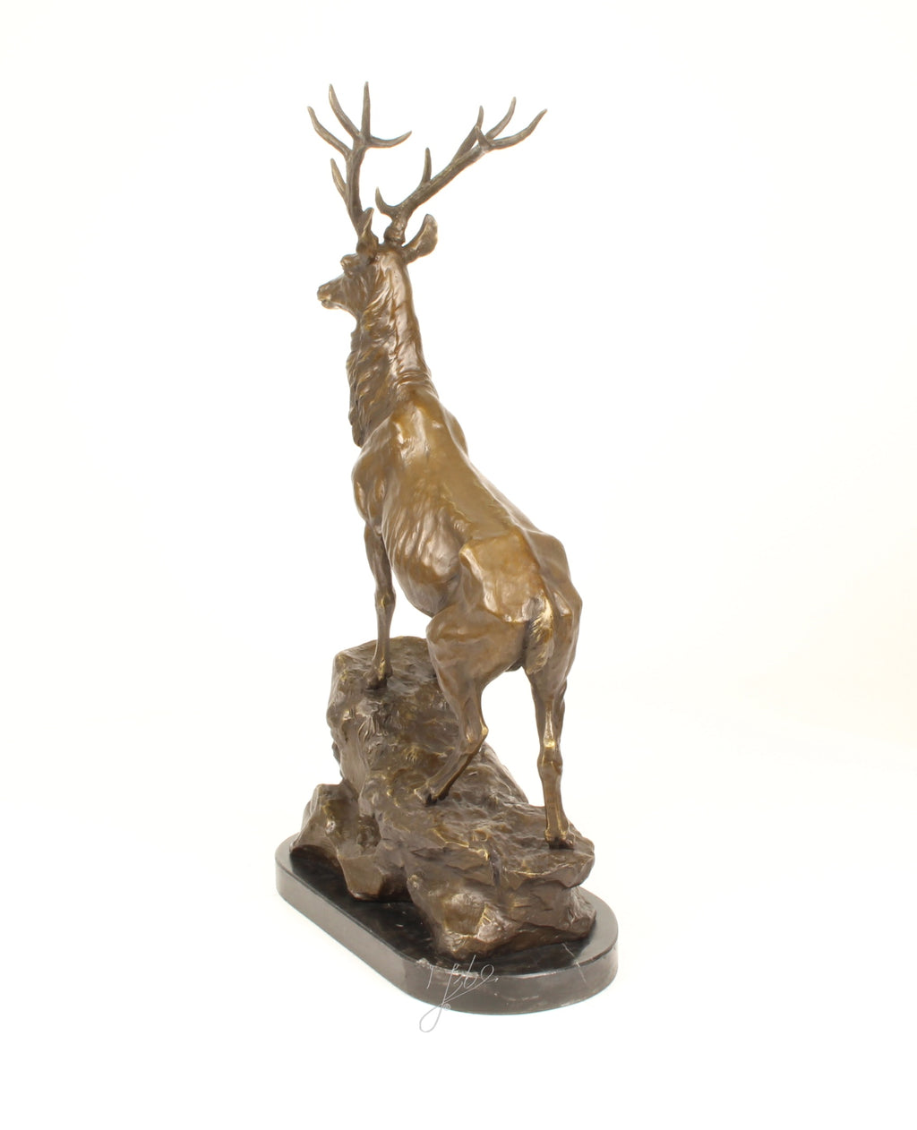 Bronzen sculptuur van een hert op rots – 67,8 cm hoog