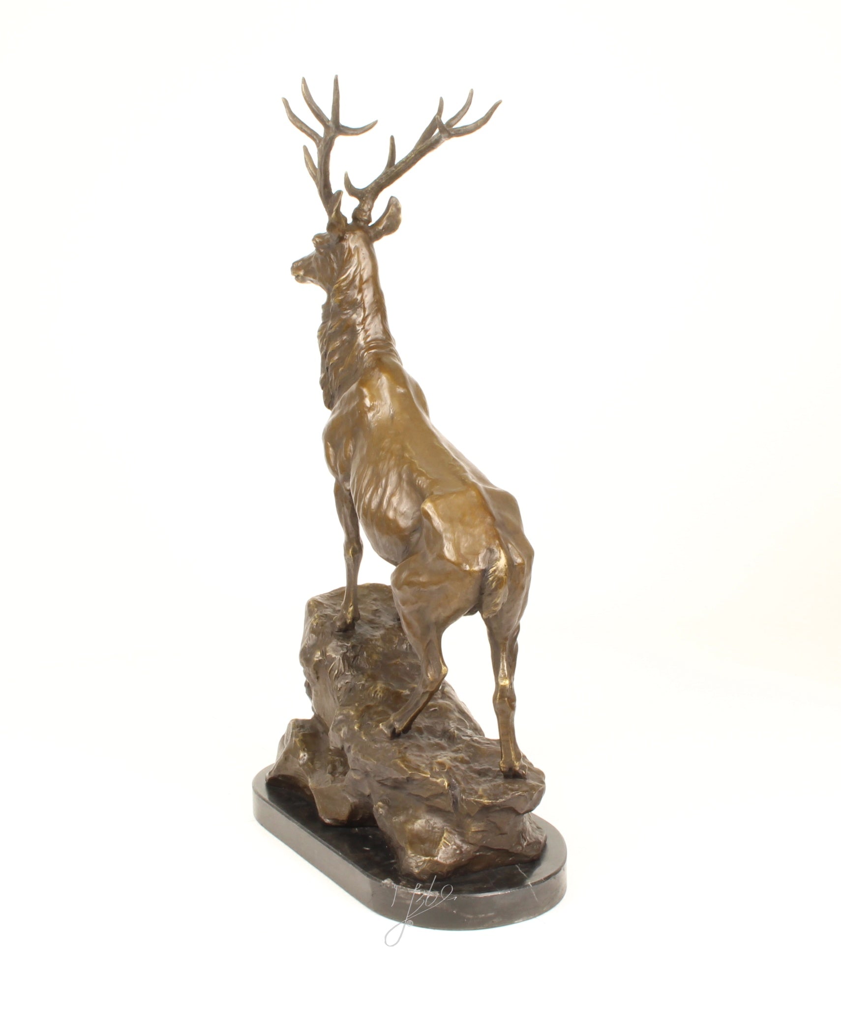 Bronzen sculptuur van een hert op rots – 67,8 cm hoog