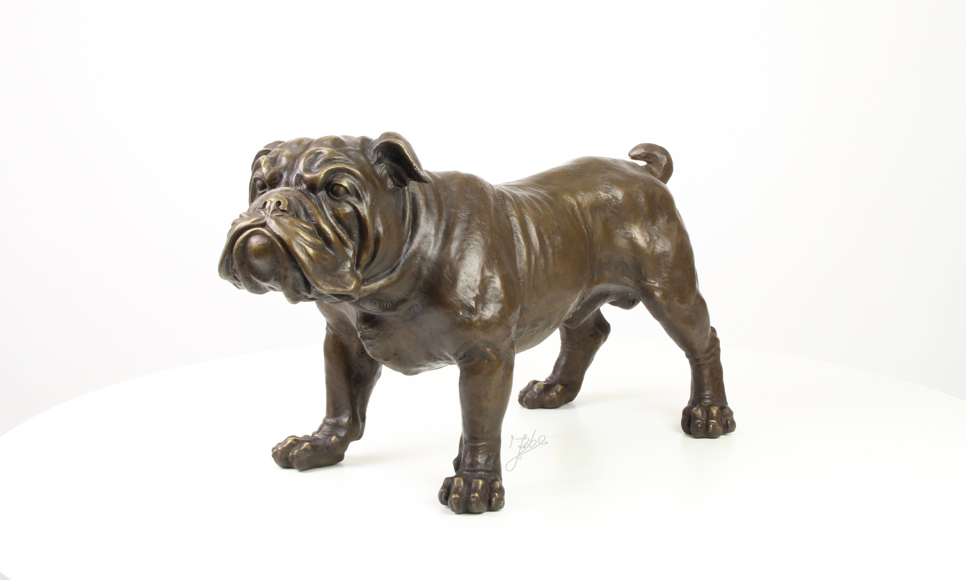 Bronzeskulptur einer englischen Bulldogge – stehend