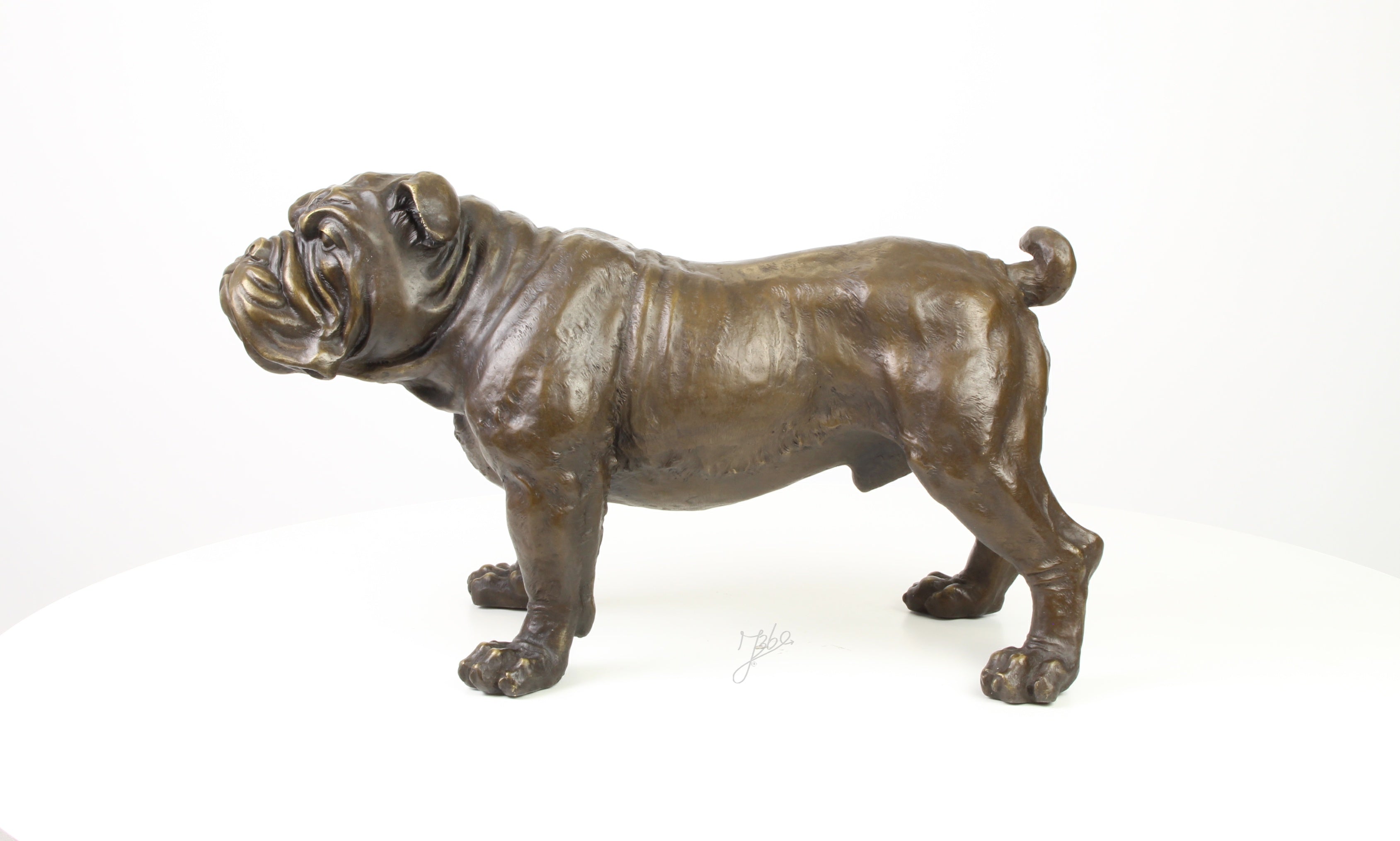 Bronzeskulptur einer englischen Bulldogge – stehend