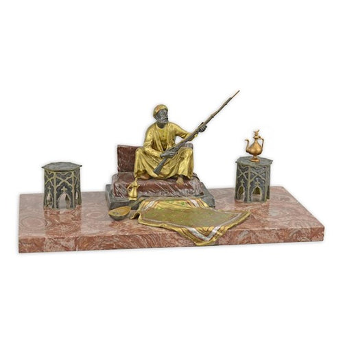 Bronzen inktpot bureauset met Arabische figuur op marmeren basis – 17 cm – VntiQue