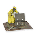 Bronzen beeld Arabische man bij wapenkist op tapijt 13,3 cm – VntiQue