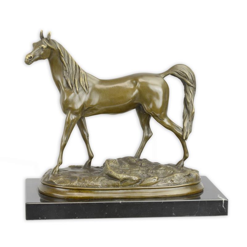 Bronzen sculptuur van Arabisch paard ‘Ibrahim’ op marmeren sokkel, staande pose