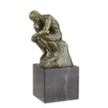 Bronzen sculptuur ‘De Denker’ op vierkante marmeren sokkel, 19 cm hoog.