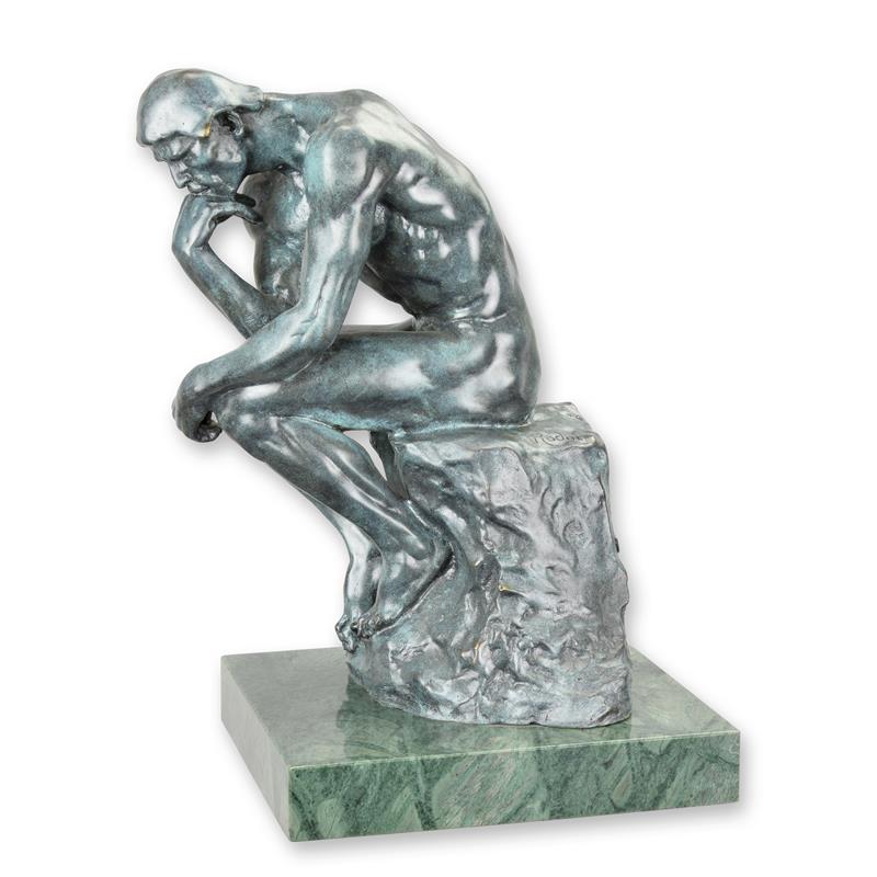 Bronzen sculptuur De Denker op vierkante marmeren sokkel, 37,3 cm hoog