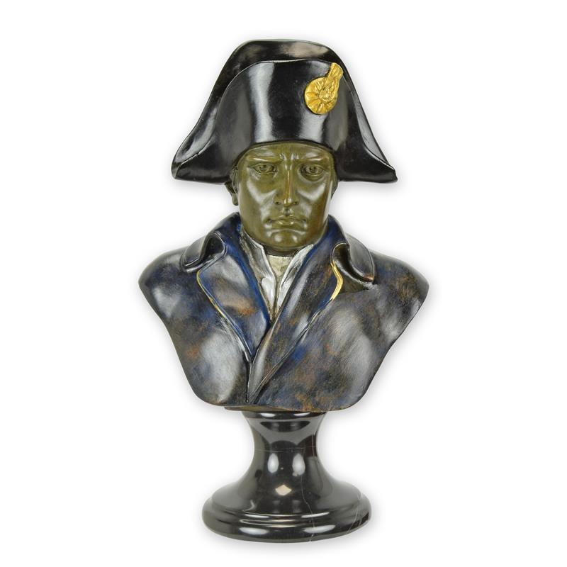 Bronzen buste van Napoleon met steek op sokkel, 25 cm hoog
