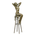 Bronzen sculptuur ‘Awakening’ – zittende vrouw op kruk – 28 cm – VntiQue
