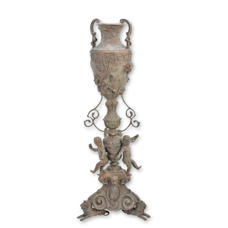 Monumentale bronzen urn op rijk versierde piedestal met putti – 154 cm