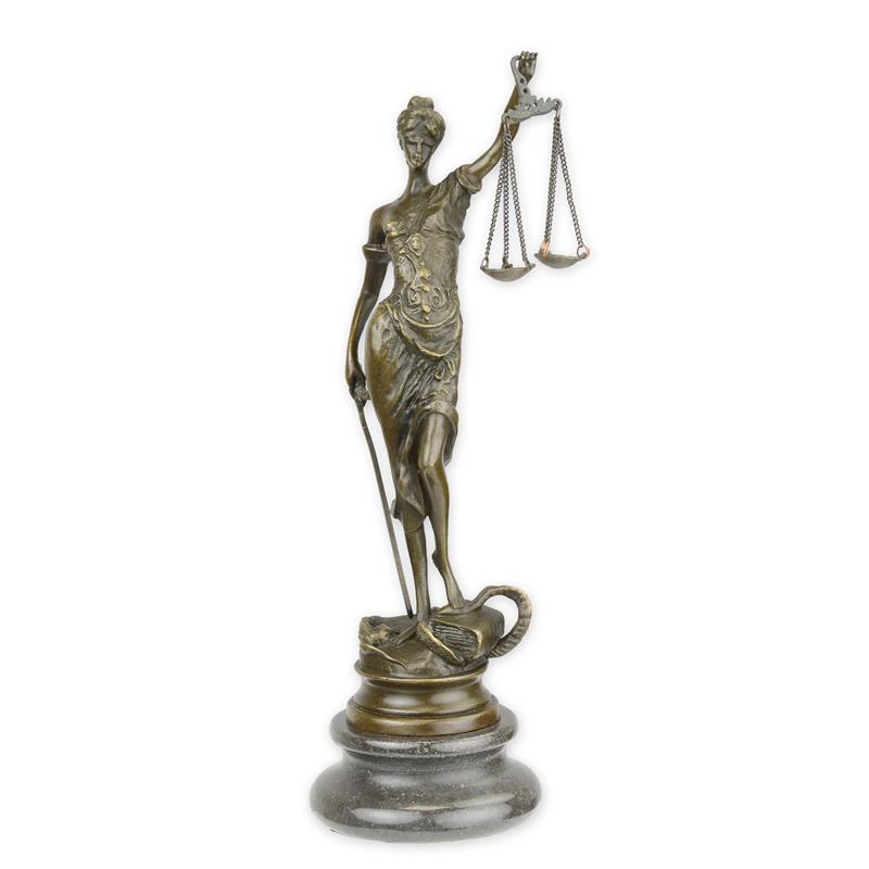 Klein bronzen beeld van Vrouwe Justitia met zwaard en hangende weegschaal op ronde sokkel