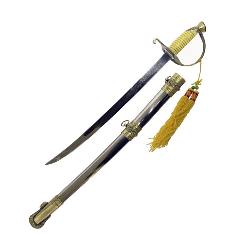 Ceremoniële marinesabel met gebogen lemmet, metalen schede en gele kwast – 58,5 cm