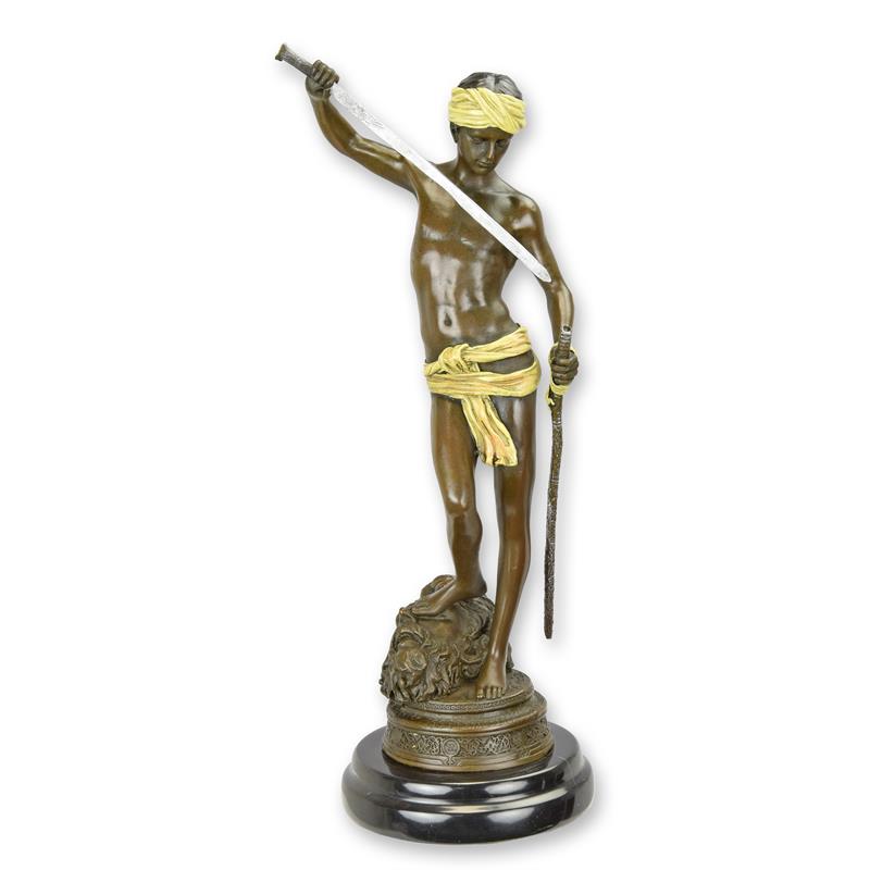 Bronzen sculptuur David Over Goliath met bruine patina op marmeren sokkel – 33 cm – VntiQue