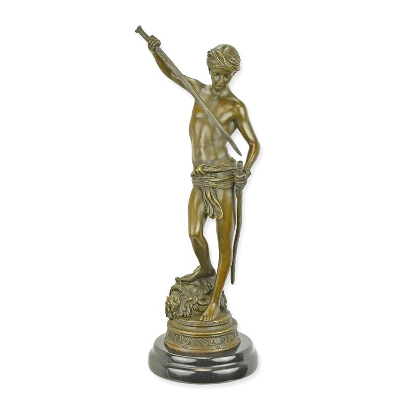 Bronzen sculptuur David Over Goliath met bruine patina op marmeren sokkel – 34 cm – VntiQue