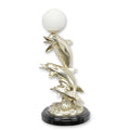 Bronzen dolfijnen tafellamp zilverkleurig met glazen bol op marmeren sokkel 55,6 cm – VntiQue