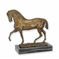 Bronzen sculptuur van dravend paard op marmeren sokkel – VntiQue