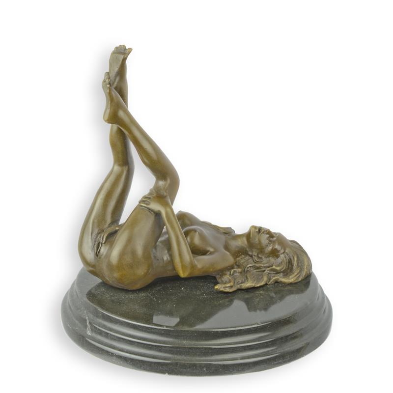Bronzen sculptuur van liggende vrouw, 19 cm – klassieke erotische kunst