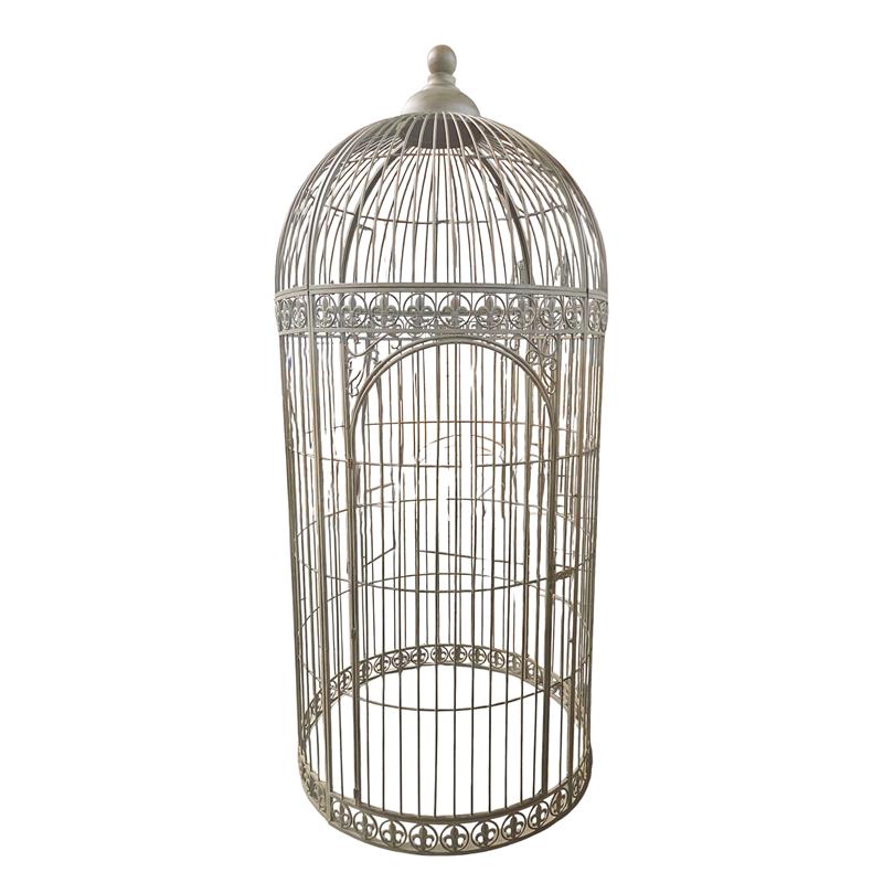 Grote vrijstaande ijzeren vogelkooi met koepeldak in oud wit, hoogte 268 cm, diameter 121 cm.
