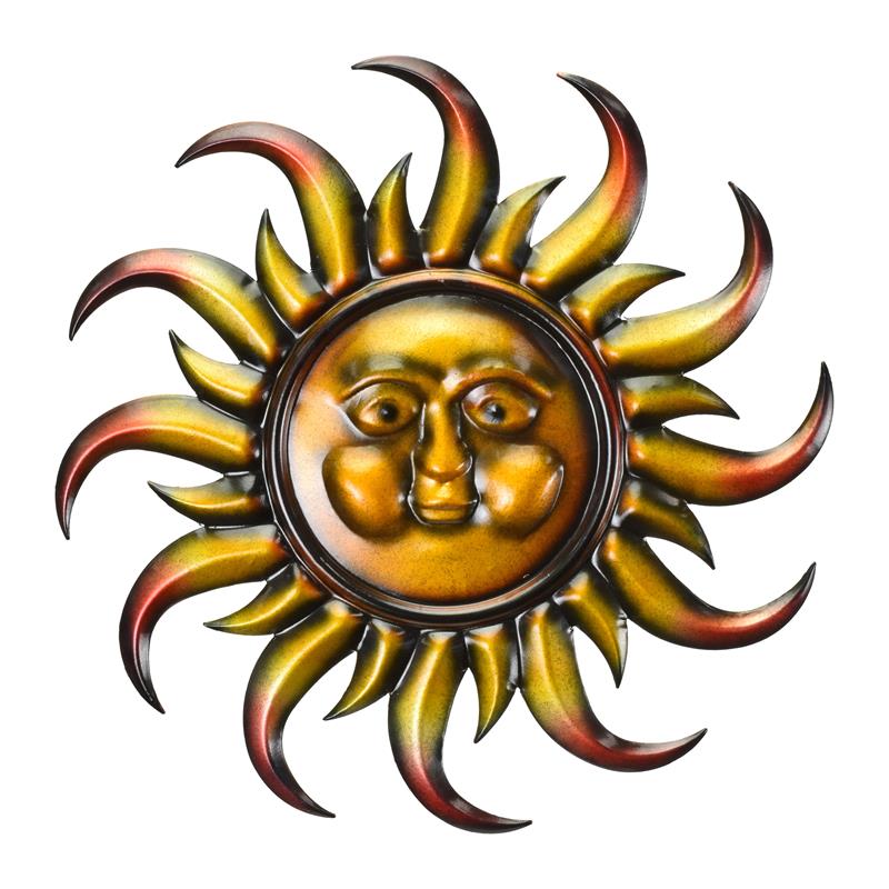 IJzeren zon als wanddecoratie met warm goud-koper patina en gebogen zonnestralen, diameter 49 cm.