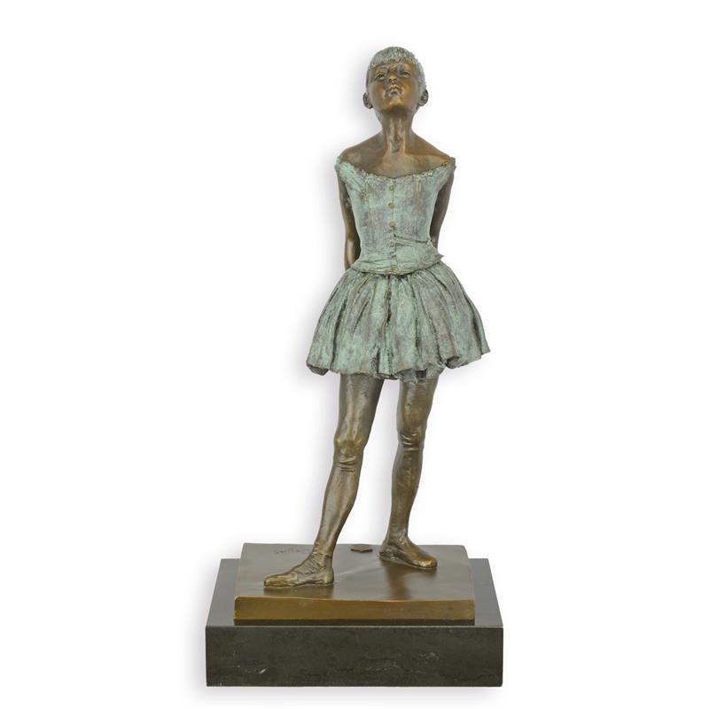 Bronzen sculptuur van een kleine danseres met bruin-groene patina op sokkel – 38,2 cm – VntiQue