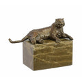 Bronzen sculptuur van liggende tijger op marmeren sokkel – VntiQue