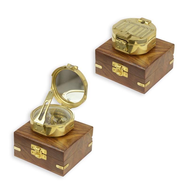 Messing level compass met opklapdeksel op houten bewaardoos