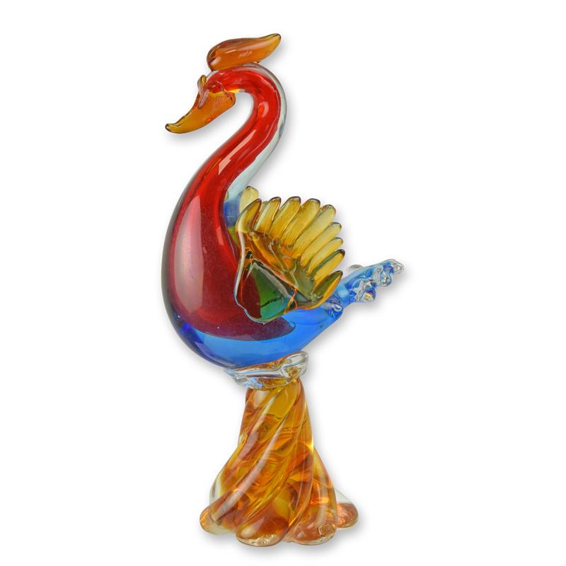 Murano stijl glazen feniks in rood, blauw en amber op gedraaide voet, 30,7 cm hoog.
