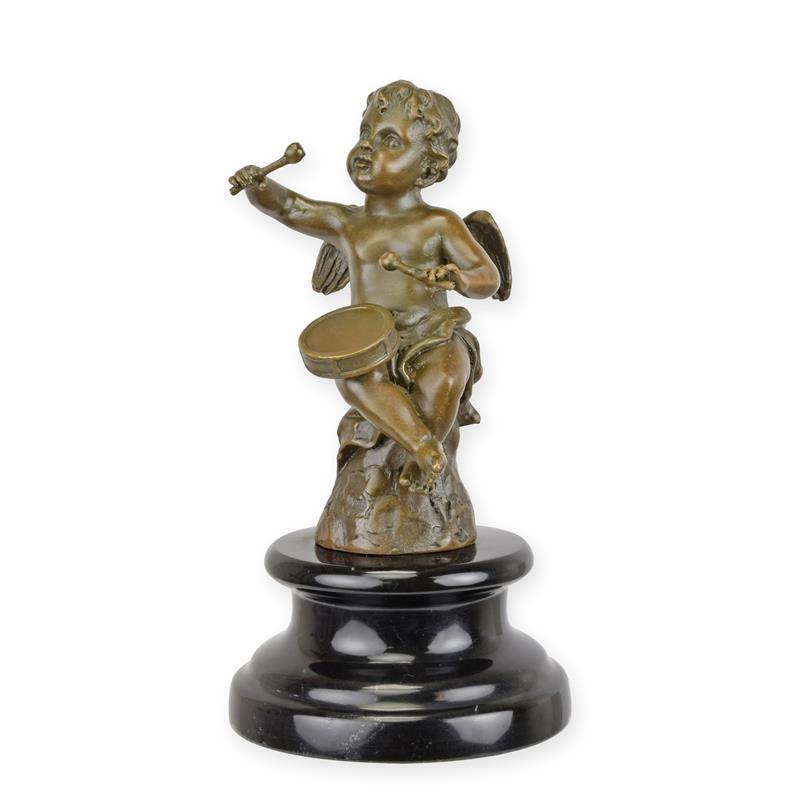 Bronzen putto met trommel op zwarte marmeren sokkel – 18,3 cm – VntiQue
