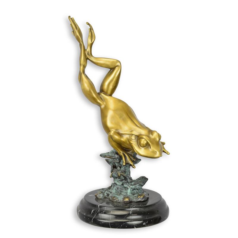 Bronzen beeld springende kikker met gouden patina op marmeren sokkel – 33 cm – VntiQue