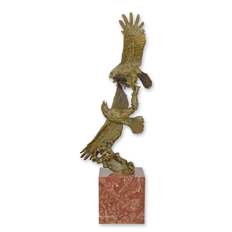 Bronzen beeld twee jagende adelaars, bruin/groene patina op marmeren sokkel – 84,4 cm – VntiQue