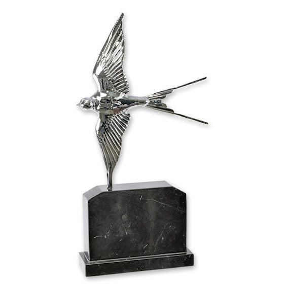 Bronzen sculptuur zwaluw in vlucht met verzilverde afwerking op marmeren sokkel – 48 cm – VntiQue